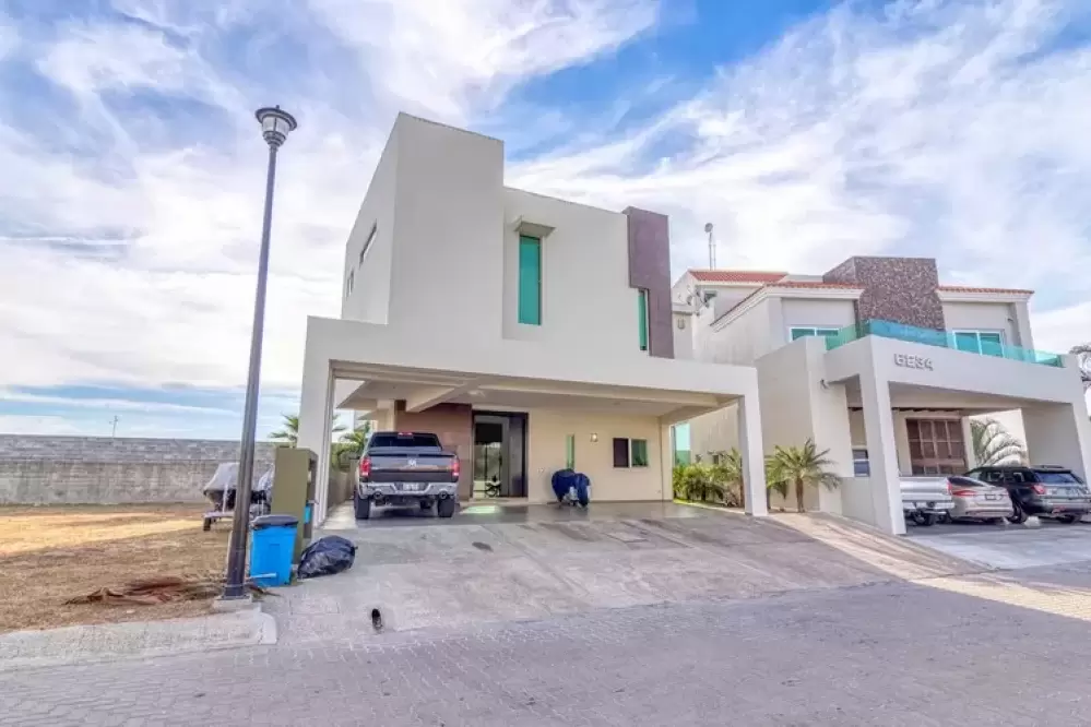 SE VENDE RESIDENCIA EN PUERTA AL MAR MARINA MAZATLÁN